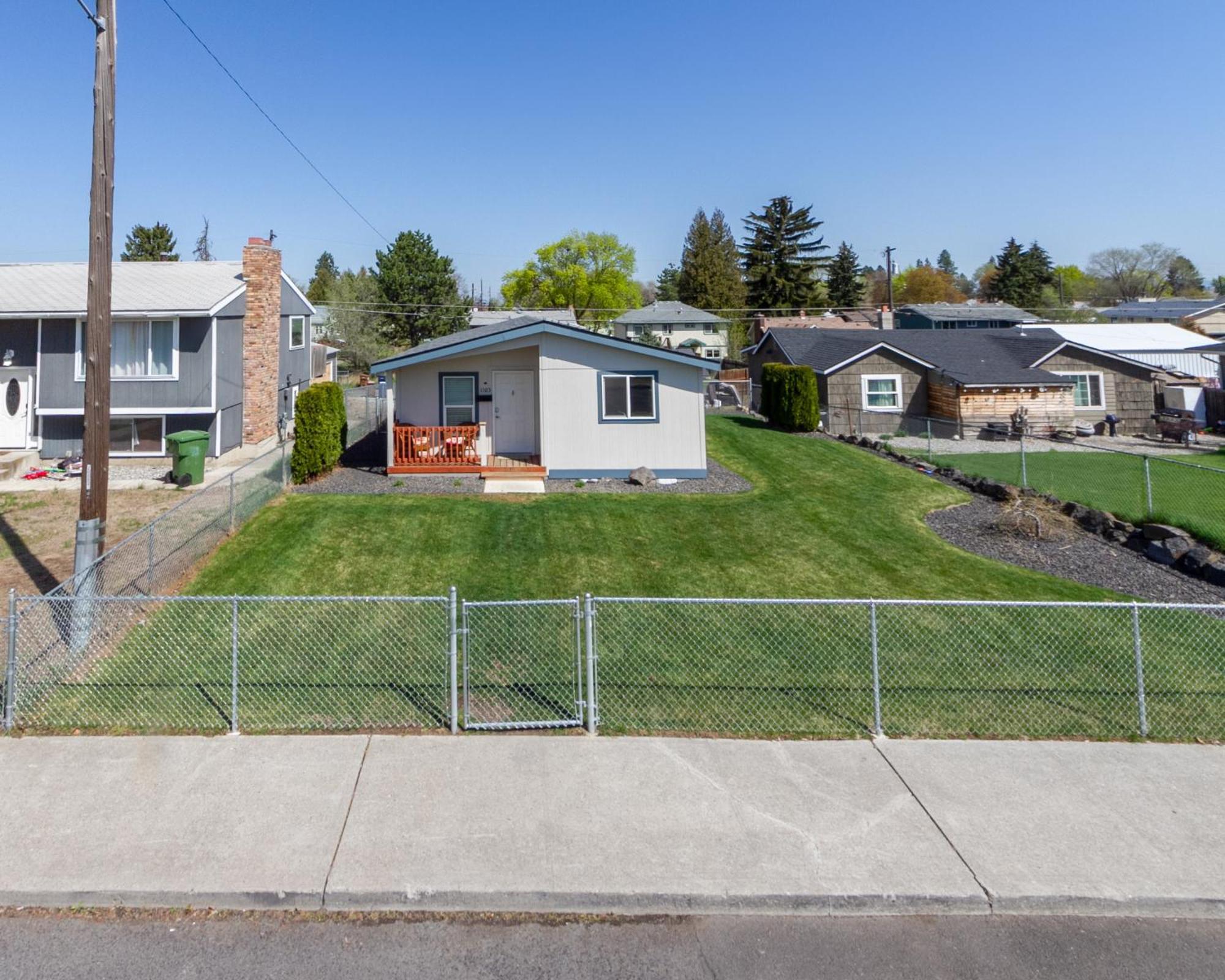 Cute And Cozy 3 Bed 2 Bath Home In North Spokane Exterior photo